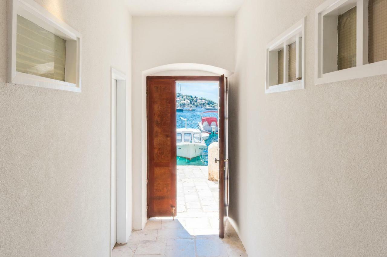Hvar Riva *